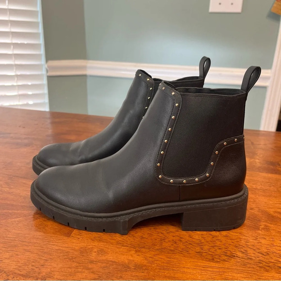 Tried On Coach Lory Bootie black studded chelsea lug boot size 8.5 Like New